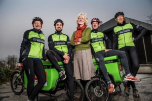 deA en fietskoeriers weer drie jaar partners